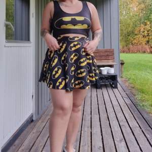 Batman kjol med ett linne, använt några gånger. Köparen står för frakt 