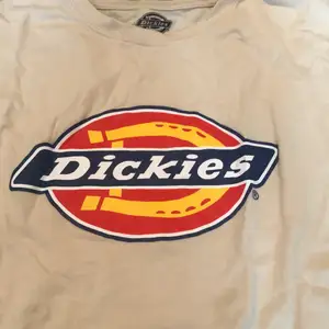 Dickies tshirt, jätte fin , använt 1 gång , storlek L