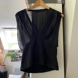 Festtopp💚💚 - En så snygg tröja som tyvärr är för liten för mig! Älskar den🌷🌷