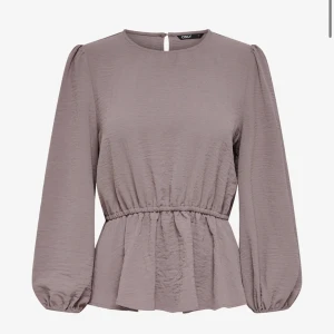 Oanvänd tröja från Only, strl S - Oanvänd tröja i storlek S.