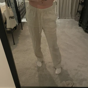 Linnebyxor  - Säljer mina linnebyxor i storlek S från H&M home. Byxorna är i väldigt bra skick ✌🏻✌🏻