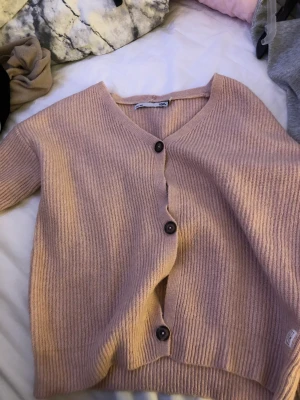 Stickad tröja  - Kommer inte till användning 