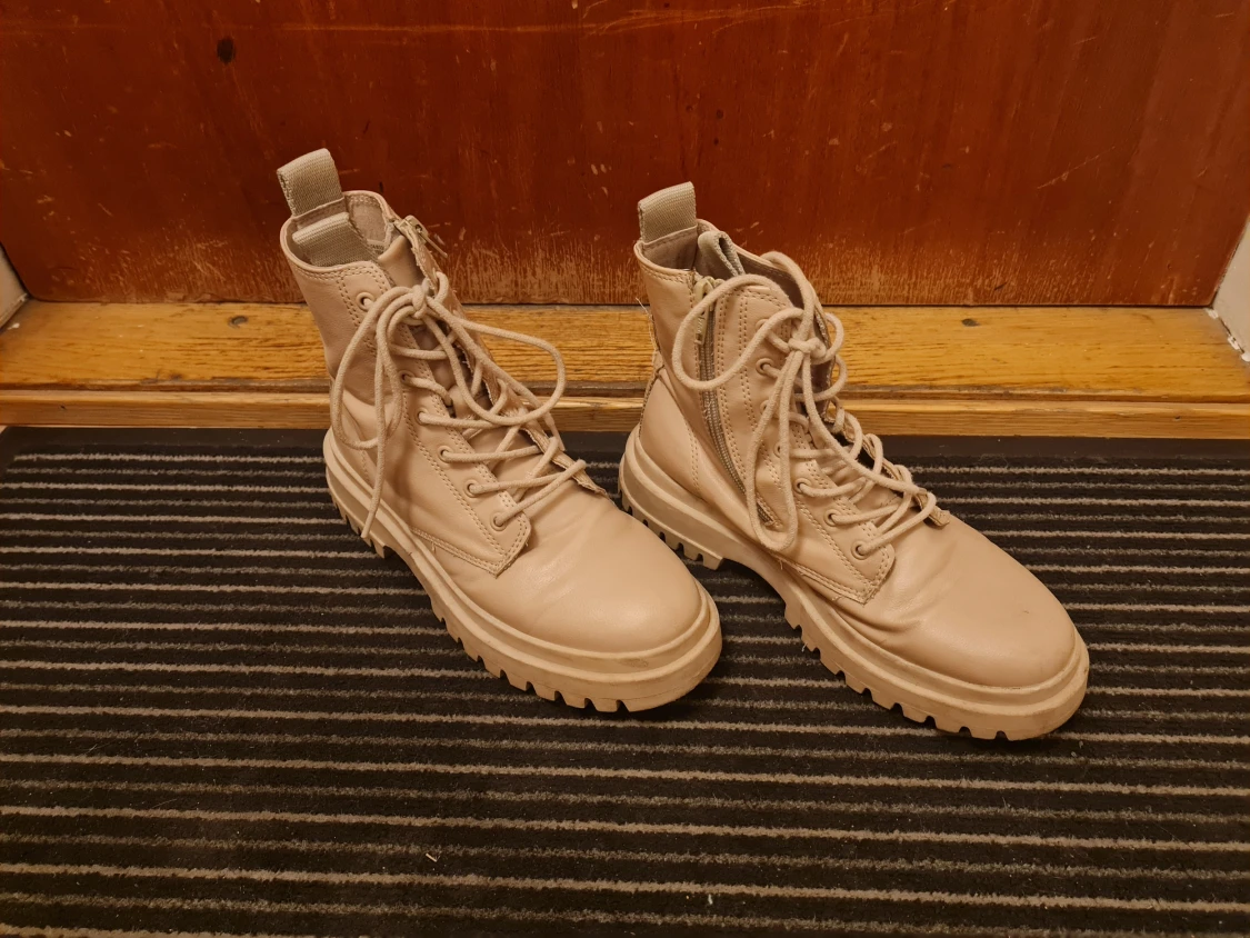 Kängor stl 37 från Zara 