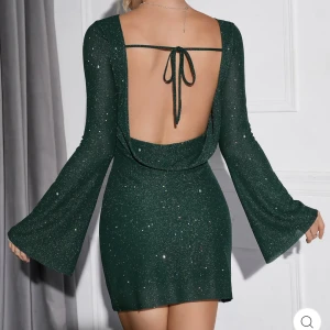 Parthea - green dress - Aldrig använd Storlek Medium men är mer som Small