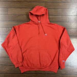 Champion Hoodie - Snygg vintage Hoodie i storlek L! Bara att skriva om du undrar över något🙏