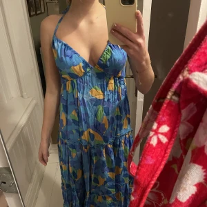 Långklänning - Jättefin långklänning från stradivarius. Använd ett fåtal gånger. 