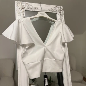 Vit topp festtopp strl S ny - Helt ny  Superfin Finns i svart också