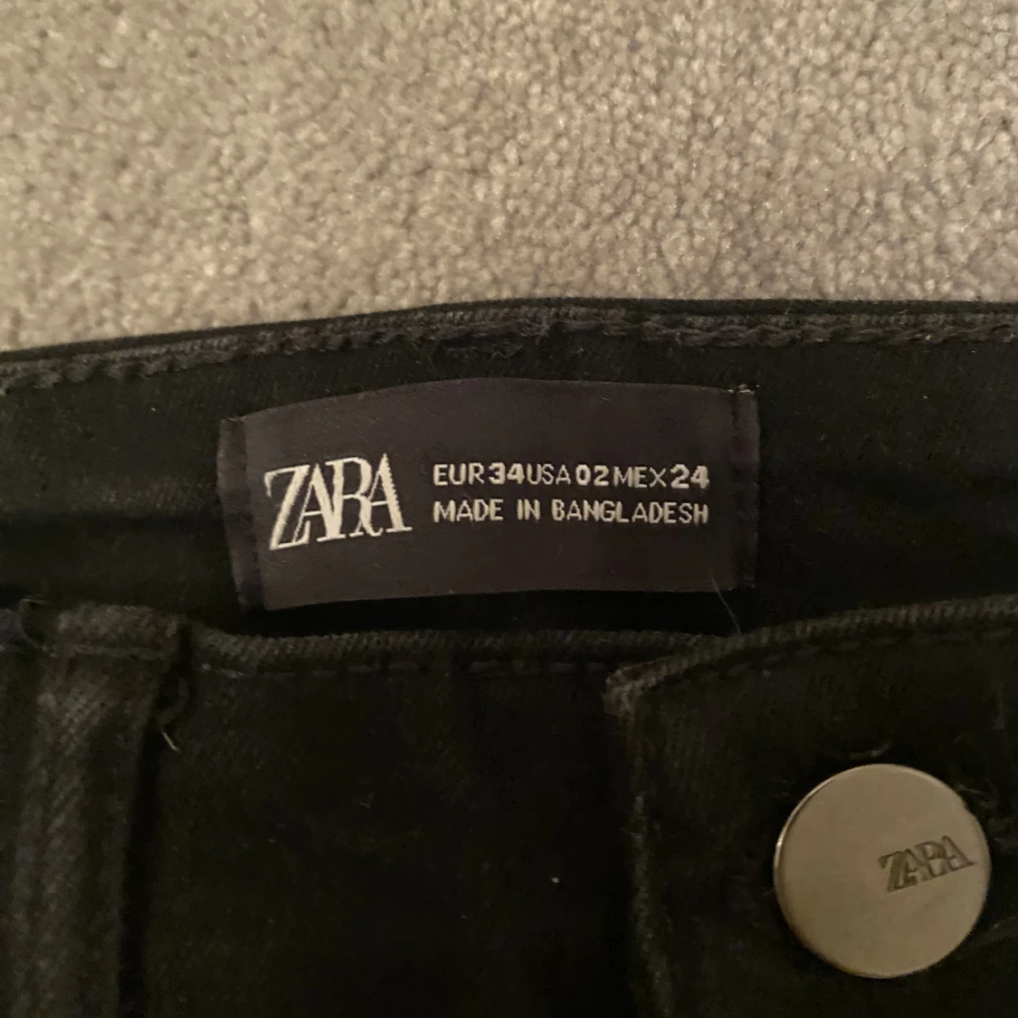 Zara Straight Jeans - 90