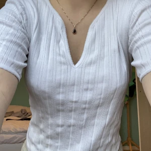 Vit tröja från Filippa K - Topp från Filippa K Storlek M enligt etiketten men skulle säga att det är storlek S/XS Inga defekter