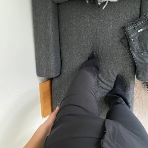 Utsvängda kostymbyxor  - Utsvängda kostymbyxor i storlek 34 från Bikbok 