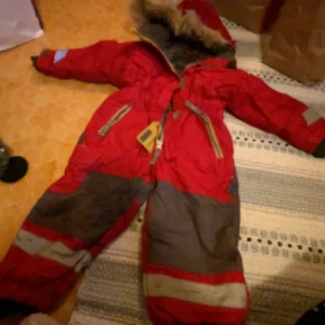 VinterOverall  - Storlek 80, lite suddig bild men jätte fin.