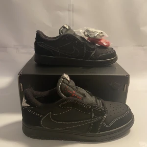 Jordan 1 x Travis Scott ”black phantom” PS - Jordan 1 x Travis Scott ”black phantom”  Vunna på SNS. EU32 (barnstorlek) DS condition