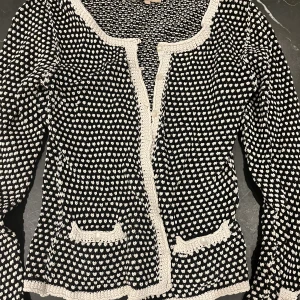 Rabalder kofta - Säljer denna Rabalder kofta. Den är så fin😍Den är i storlek M och säljer den för 100kr + frakt!😁💗🌊