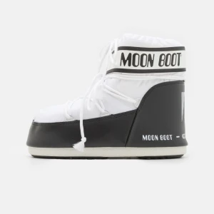 Moon boots  - Låga moon boots storlek 39-41 ✨ Bra skick! Använda en vinter. Nypris 1395:- 🤍