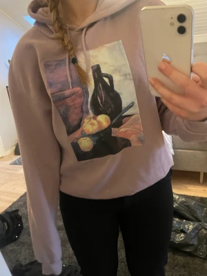 Hoodie med tryck  - Hoodie från monki