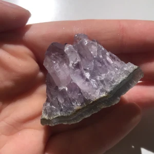 Ametist -  lila kristall ametist kontakta mig om det är något