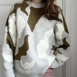 Stickat!  - Säljer denna så coola tröja! Storlek xs men är stor i storleken❤️