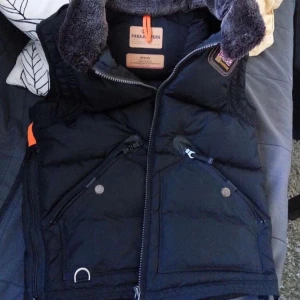 Kobuk pjs väst gammla modellen  - 2020 modellen