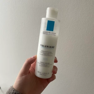 La roche posay cleanser - Säljer denna cleanser från la roche posay då jag har en annan som jag använder 💙 Använd men mycket kvar!!