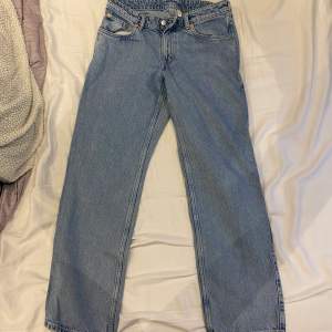 Ett par jeans från weekday i ”arrow”, passar inte mig längre och är i bra skick!