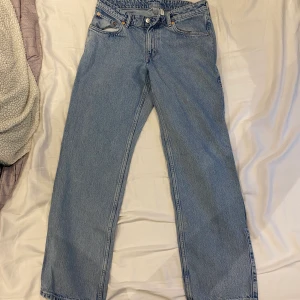Weekday arrow jeans - Ett par jeans från weekday i ”arrow”, passar inte mig längre och är i bra skick!