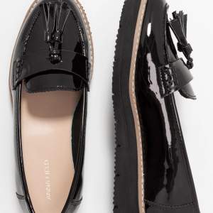 Loafers från Anna Field, modell Wide Fit Slip Ins. Helt ny, men utan prislapp.  Storlek: 39,    Material: Skinnimitation,  