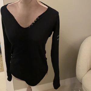 Zadig & Voltaire tröja  - Super fint skick, skönt material och super cool, jag har använt den några gånger men inte mycket, storlek S