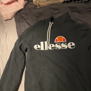 Hoddie - Bra skick, använd några gånger 