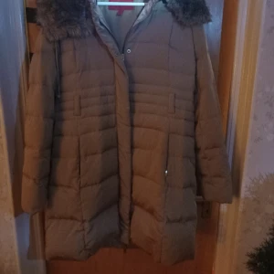 Mango dam jacka - Mango damjacka i stl XL. Aldrig använd helt ny