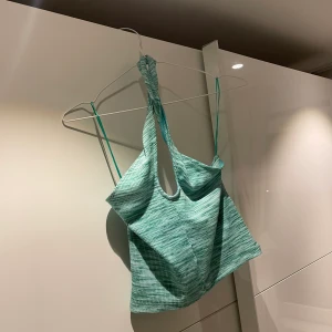 Snygga toppar  - Säljer helt nya toppar från Nelly / ginatricot  Köpt för 299kr var. Säljer en för 100 och två för 150kr