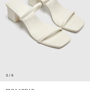 Hej 👋  - Hej är någon Intresserad som vill köpa de här klackarna de kostade 300 kr har haft dem i 3 månader nu har de sjunkit ner priset jättebra skick om ni har mer frågor så kom och kontakta mig eller ha mer bilder❤️