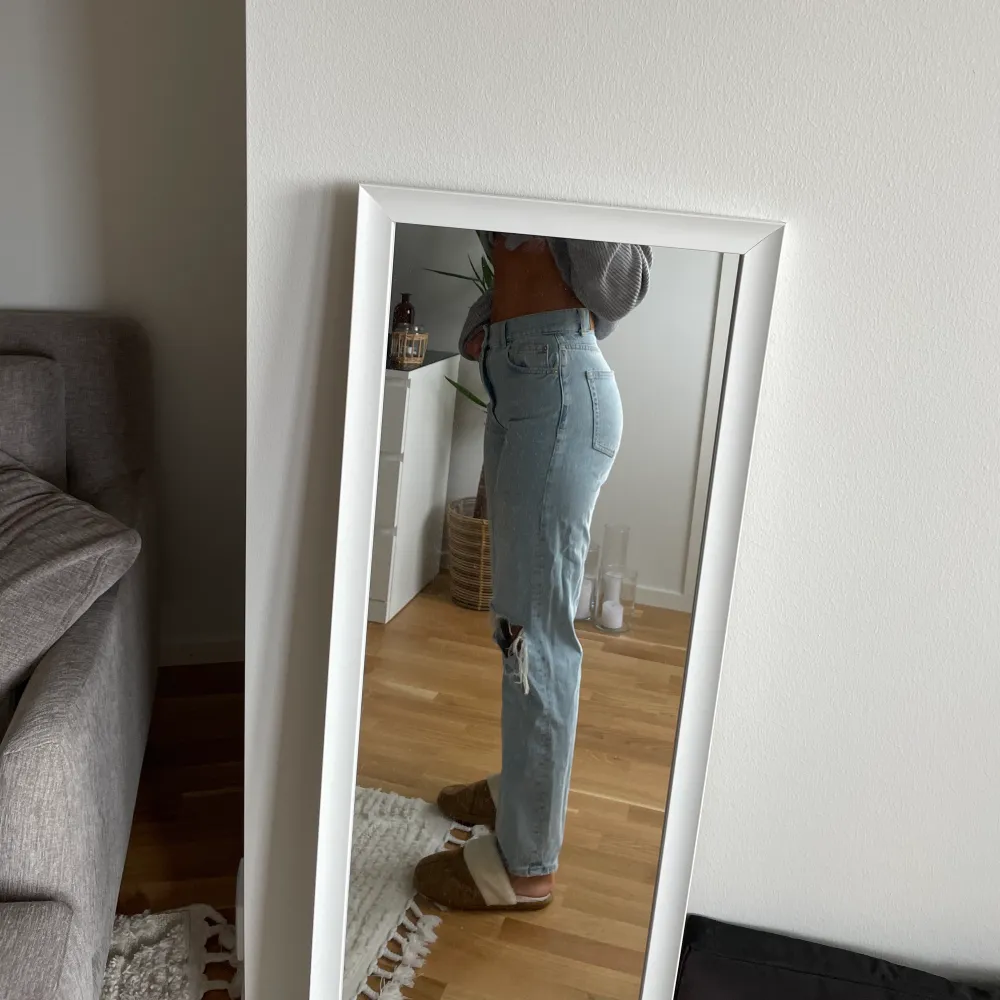 Ginas populära jeans i modellen 90s jeans. Aldrig använda. Jag är 171 lång 💘 . Jeans & Byxor.