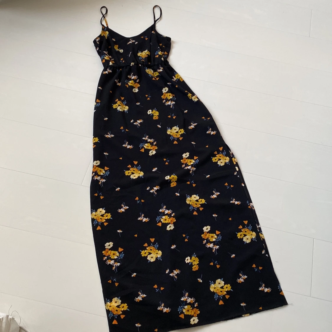 blommig långklänning med slits