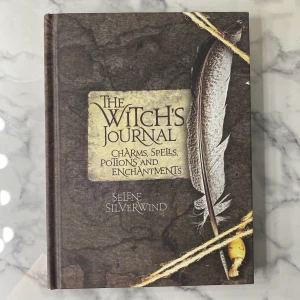 The witches journal - För höstens alla häxor! Bok om häxkonst och kristaller. Oanvänd. 