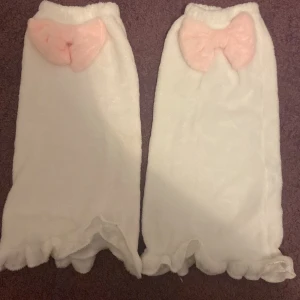 Fluffiga legwarmers - Helt oanvända legvarmers som är lite kawaii still. frakt ingår inte i priset 
