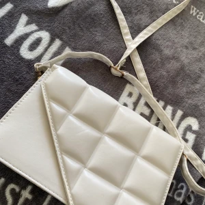 väska - helt oandvänd, kn andvändas på olika sätt.