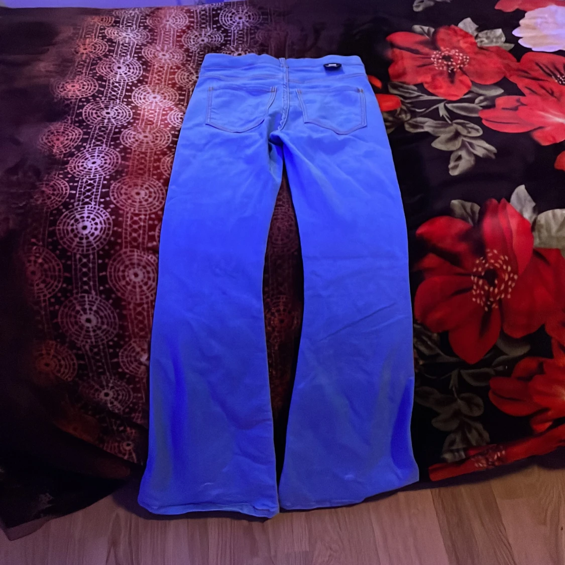 Utsvängda jeansbyxor  - 90