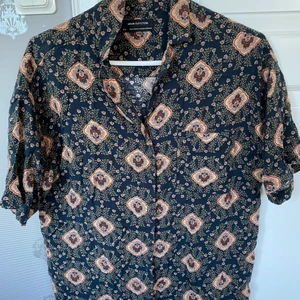 Kortärmad skjorta  - Mönstrad kortärmad skjorta från Urban Outfitters 