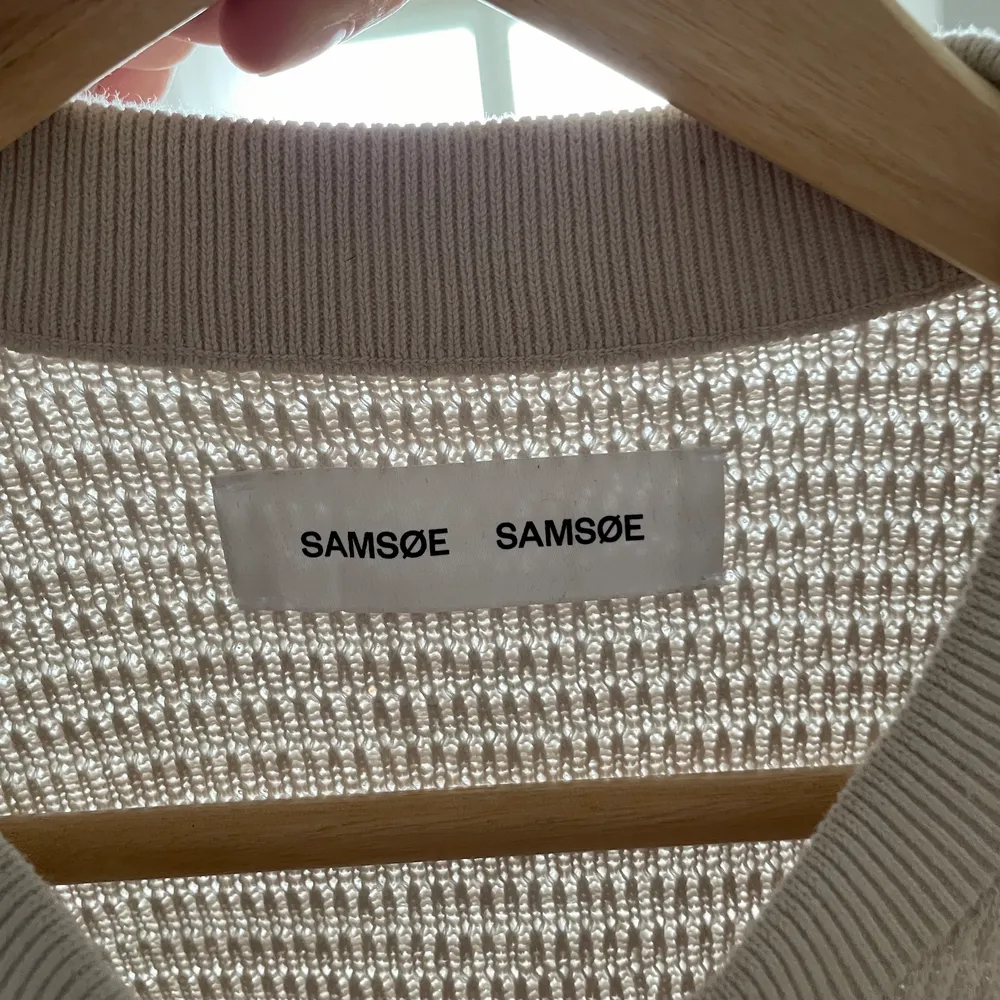 Säljer en fin Samsoe Samsoe tröja då den ej används, väldigt fint skick och använts 3-4 gånger.. Tröjor & Koftor.