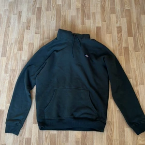 Dickies hoodie - Dickies hoodie mörkgrön storlek small. Är i nyskick