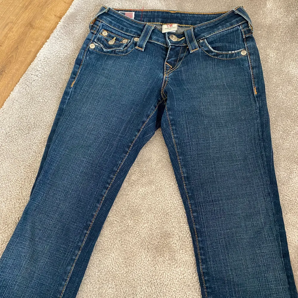 True religion jeans i storlek 23 lågmidjade 💕 . Jeans & Byxor.