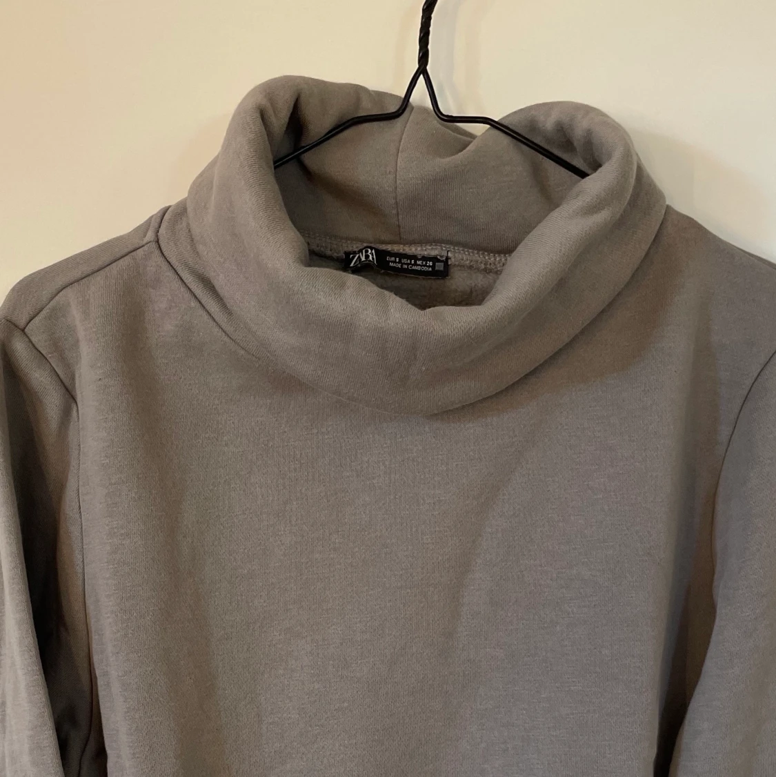 Zara sweatshirt 