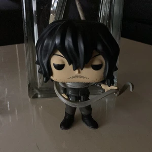 shota aizawa pop figur - tappat bort lådan, säljer pga att jag inte gillar my hero academia längre. frakt tillkommer!! pris kan diskuteras 