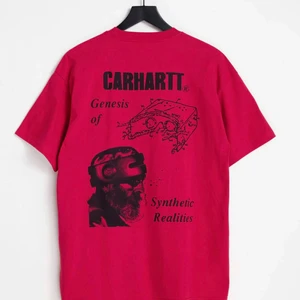 Carhartt Röd T-shirt - En Carhartt T-shirt i oöppnad förpackning, nyskick. Storlek M. Nypris: 649kr - Mitt pris: 199kr. Köparen står för frakt. Har du frågor, tvivla inte på att höra av dig! :)
