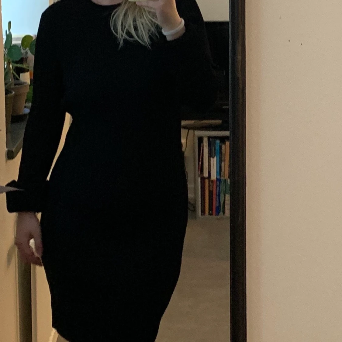 Svart stickad klänning