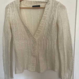 Kofta  - Jättesöt kofta från Vero Moda. 