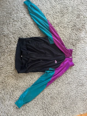 Retro nike hoodie - En retro nike hoodie. Skriv för mer info