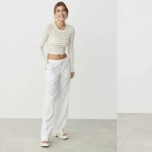 Linnebyxor  - Slutsålda Linnebyxor från gina aldrig använda lappen kvar storlek xs säljer för att de va för långa 💕💕