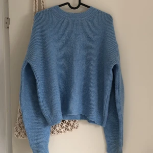 Blå stickad tröja - Blå stickad sweater från Chiquelle, Dilvin Knit💗 Tröjan är använd men fortfarande väldigt fin!