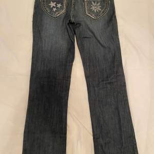 Säljer mina lågmidjade jeans i storlek 152-158. Säljer pga att dem inte kommer till användning. 💕 Erbjud pris privat 💕